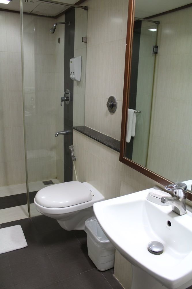 The Lotus Apartment Hotel, Venkatraman Street Chennai Exterior foto